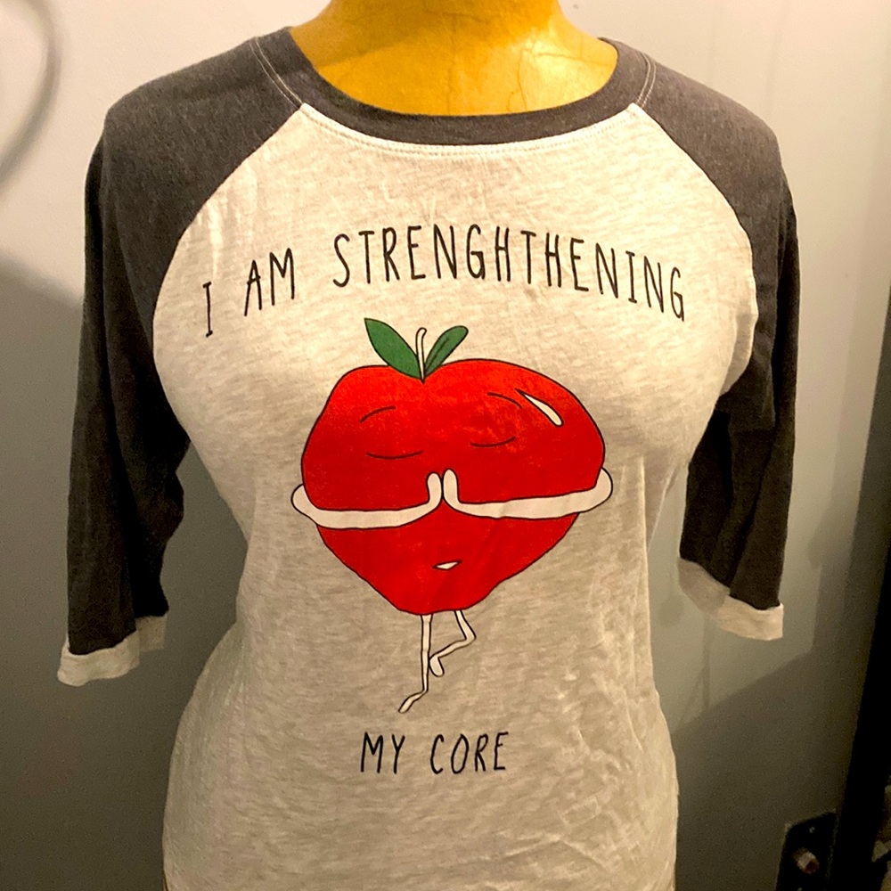3/4 sleeve yoga/apple graphic shirt